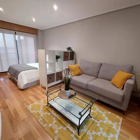 Apartamento Estudio Centrico Con Garaje Y Vistas Al Mar. *